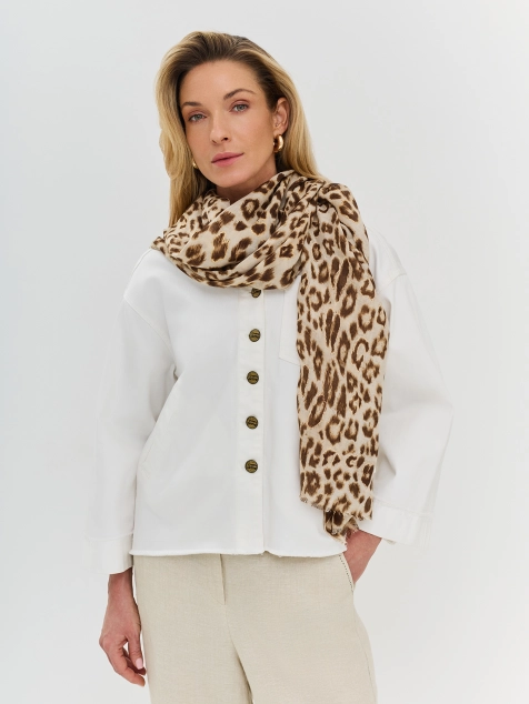 Тонкий палантин с анималистичным принтом