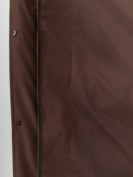 Приталенный пуховик со съемным капюшоном