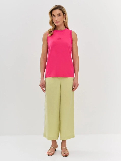 Яркий топ в цвете фуксия