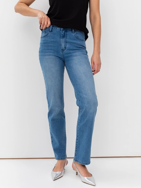 Джинсы прямого силуэта с вышивкой на заднем кармане