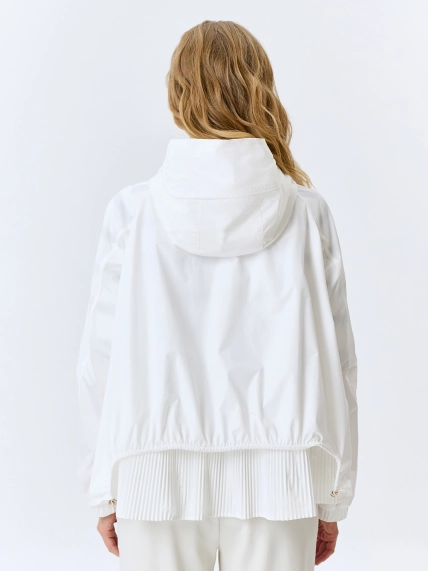 Легкая ветровка с капюшоном