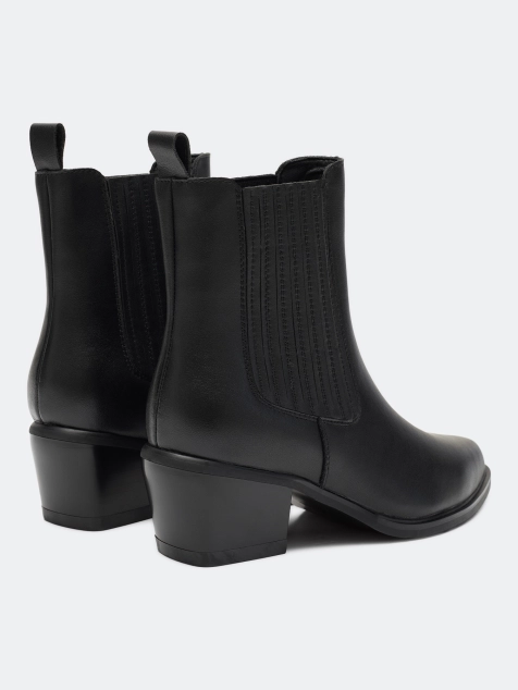 Ботинки в ковбойском стиле