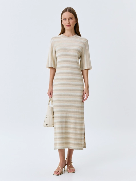 Вязаное платье в полоску