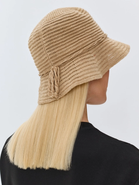 Пляжная плетеная шляпа