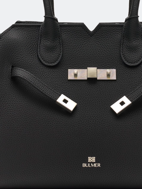 Кожаная сумка с хлястиком