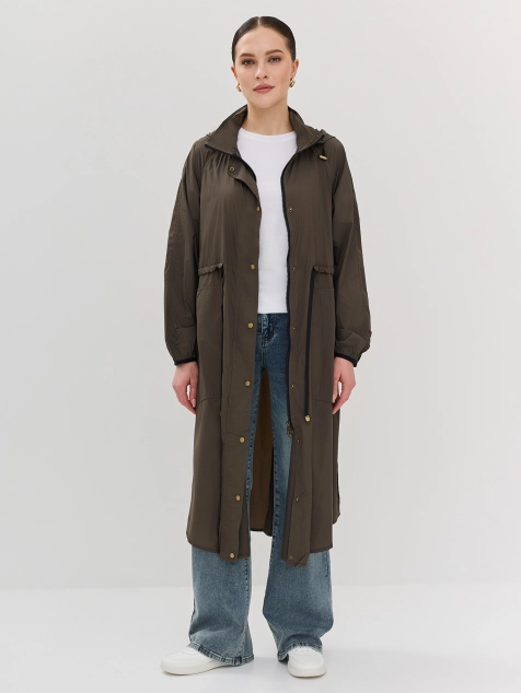 Легкий плащ из жатой ткани