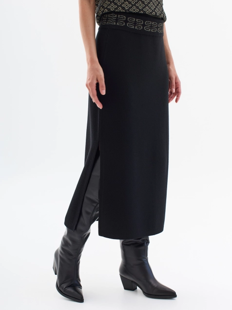 Трикотажная юбка с акцентным поясом