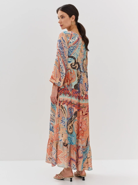 Яркое платье-макси с принтом в стиле "Бохо"