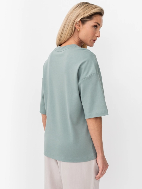 Футболка свободного силуэта с акцентным принтом