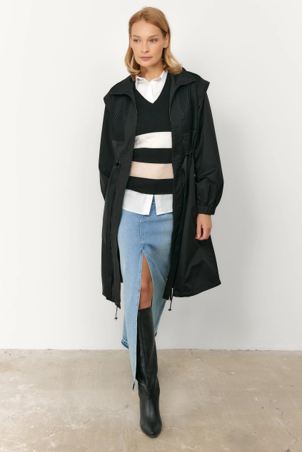 Oversize плащ в спортивном стиле