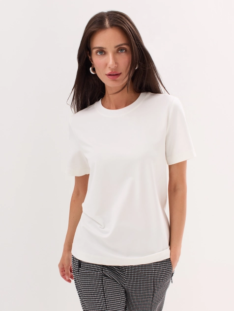 Базовая футболка из высококачественного трикотажа