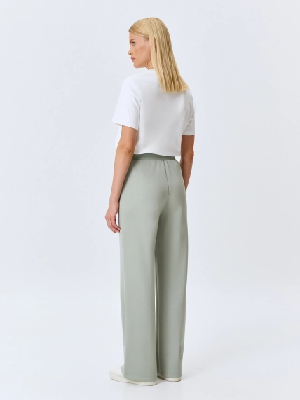 Прямые брюки с застроченными стрелками