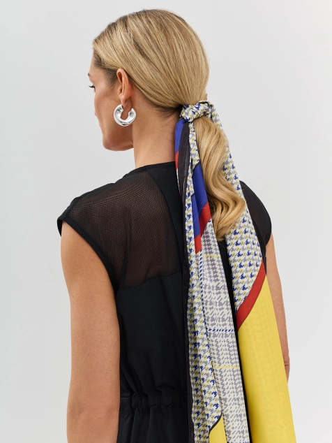 Тонкий яркий шарф с принтом "гусиная лапка"