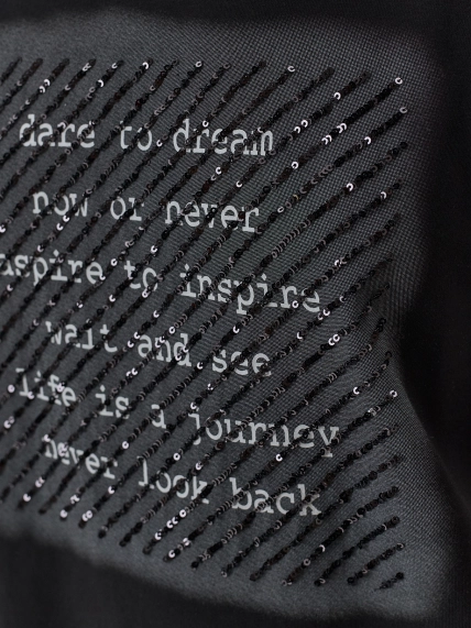 Футболка с мерцающей вышивкой и принтом