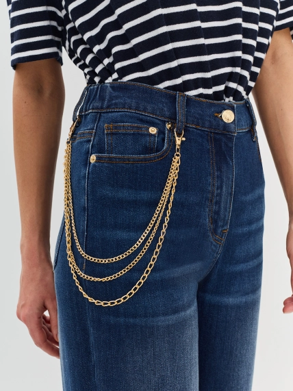 Джинсы прямого силуэта с акцентной цепью