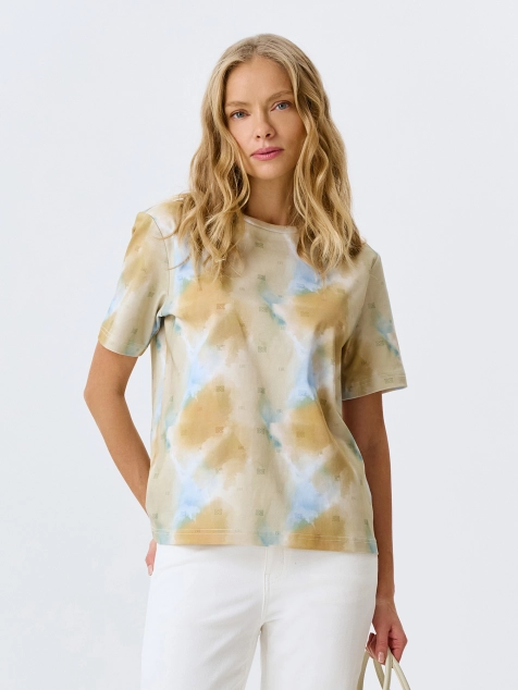 Футболка с абстрактным принтом