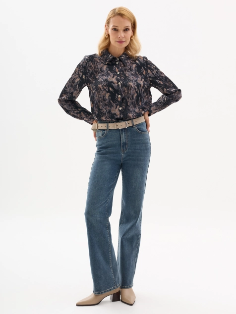 Джинсы прямого силуэта с вышивкой на задних карманах