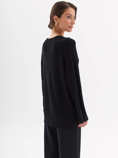 Джемпер с V-образным вырезом