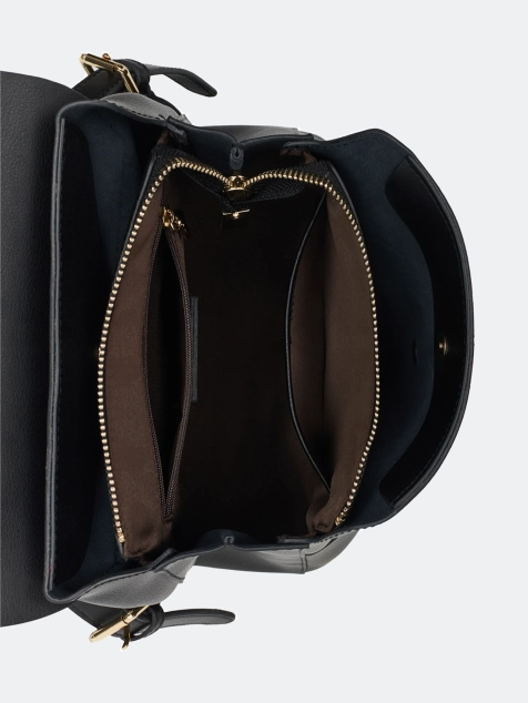 Кожаный рюкзак с клапаном