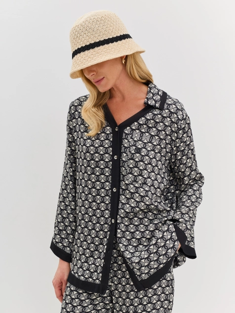 Вязаная панама с контрастной полосой