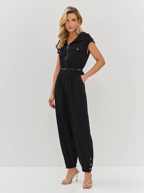 Трикотажный комбинезон в спортивном стиле