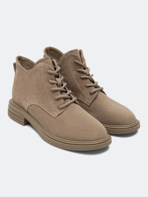 Замшевые ботинки с оригинальным вырезом