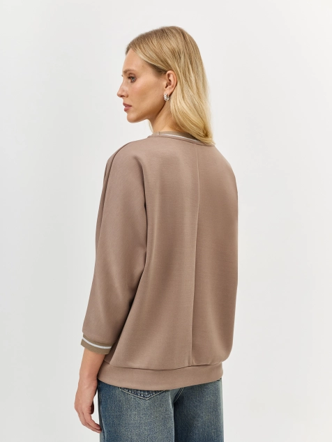 Джемпер с минималистичной вышивкой