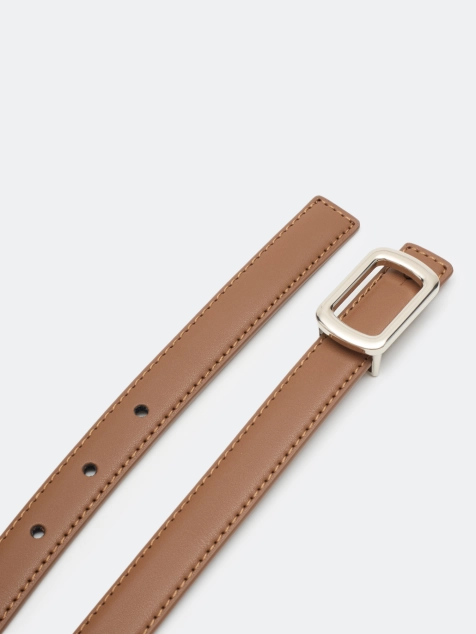 Узкий ремень с закругленной пряжкой
