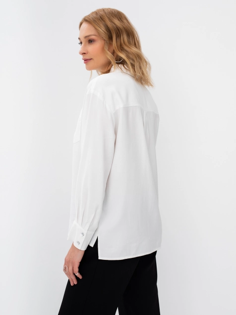 Объемная блузка с вышивкой на манжете