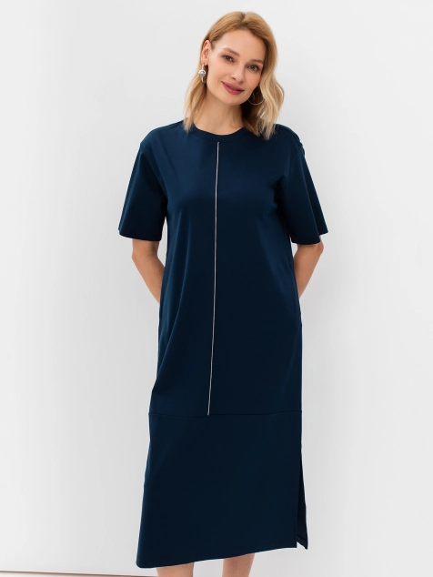 Удлиненное платье прямого силуэта с кантом