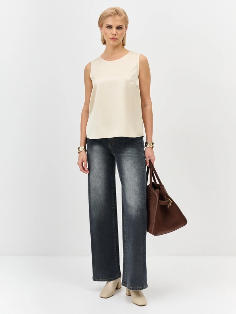 Джинсы с узором вдоль боковых швов