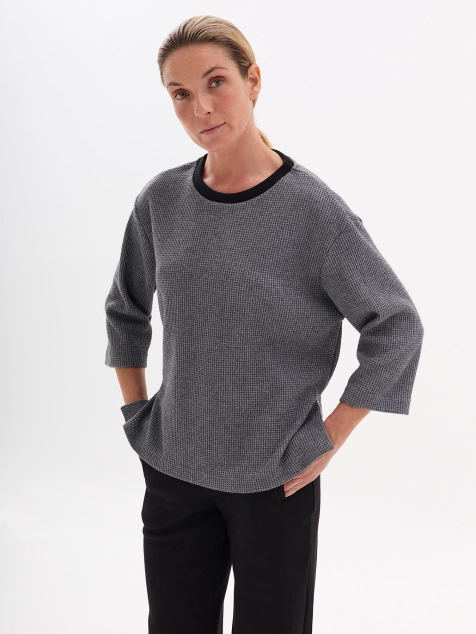 Трикотажный джемпер с деликатным люрексом