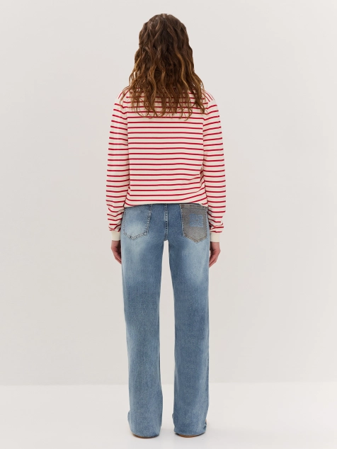 Джинсы с декором на кармане