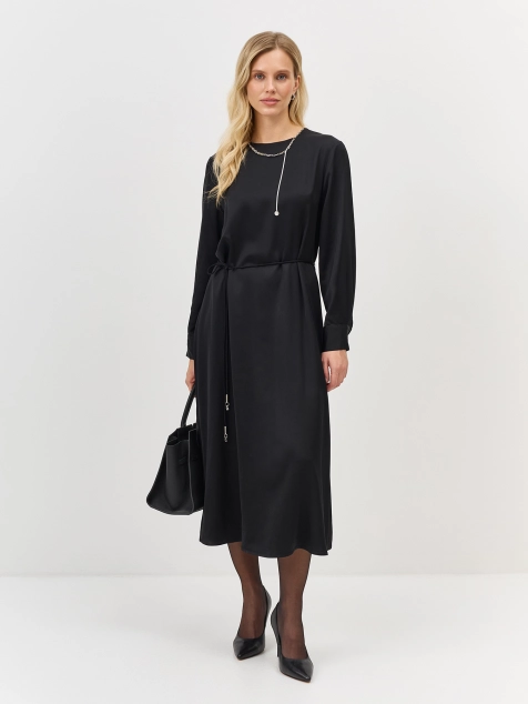 Платье с декоративной цепочкой