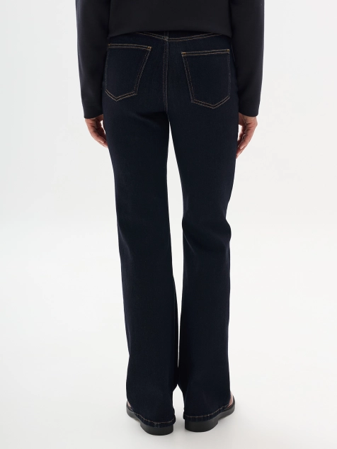 Джинсы Bootcut с минималистичной варкой