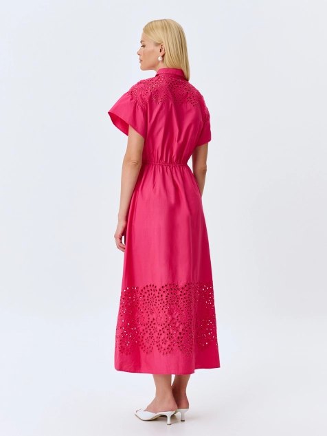 Яркое платье с вышивкой ришелье