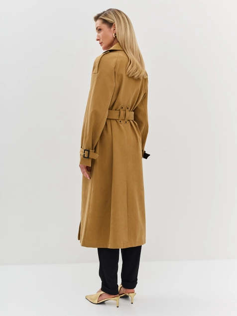 Двубортный тренч с контрастной фурнитурой