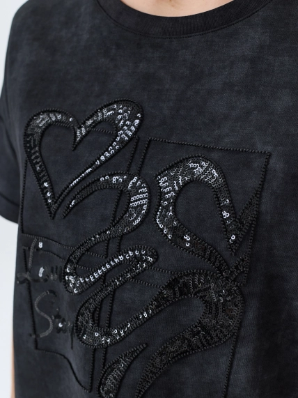 Футболка с фактурной мерцающей вышивкой 