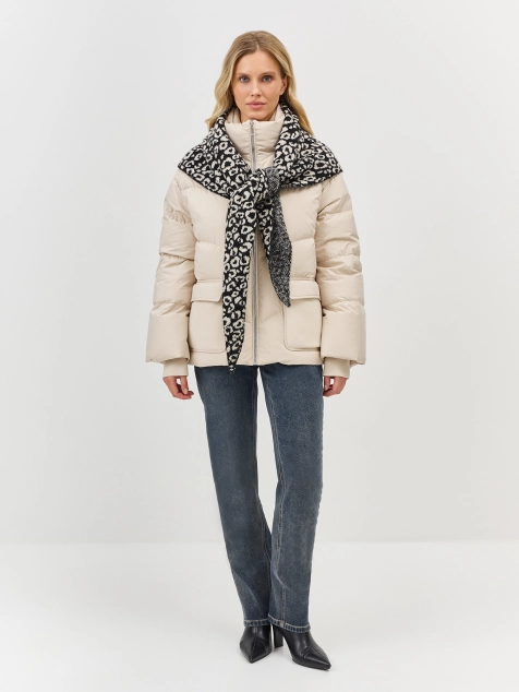 Вязаная косынка с анималистичным узором