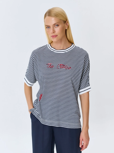 Футболка в тонкую полоску