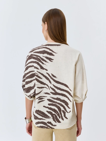 Джемпер с анималистичным принтом