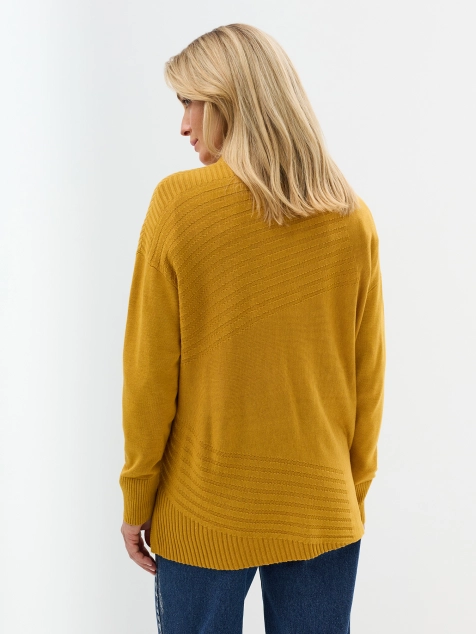 Яркий джемпер с акцентной вязкой