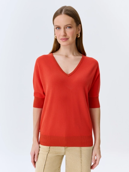 Яркий джемпер V-neck