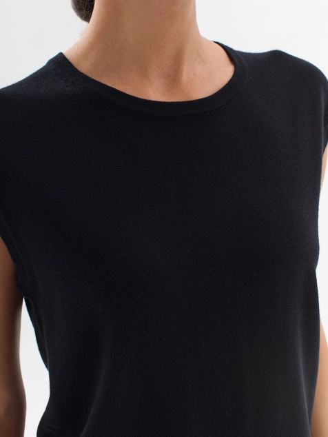 Вязаный топ из высококачественной пряжи