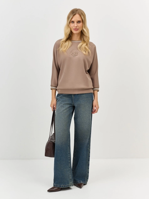 Джемпер с минималистичной вышивкой