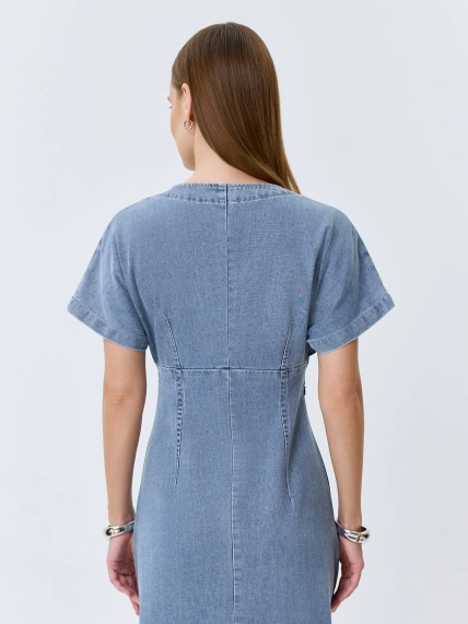 Джинсовое платье с V-образным вырезом