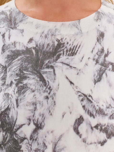 Вязаный джемпер с нежным цветочным принтом