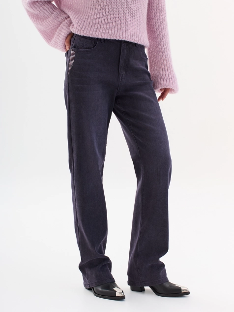 Яркие джинсы со стразами и тенселем в составе