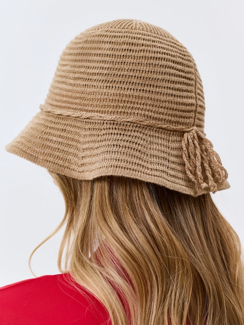 Пляжная плетеная шляпа