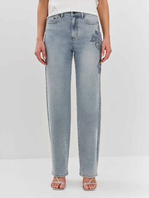 Джинсы с вышивкой в стиле "Бохо"